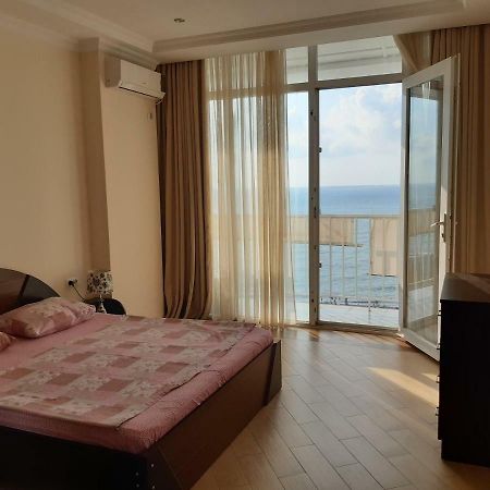 Beautiful House By The Sea Apartment Batumi Bagian luar foto