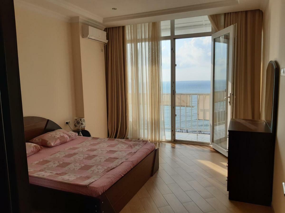 Beautiful House By The Sea Apartment Batumi Bagian luar foto